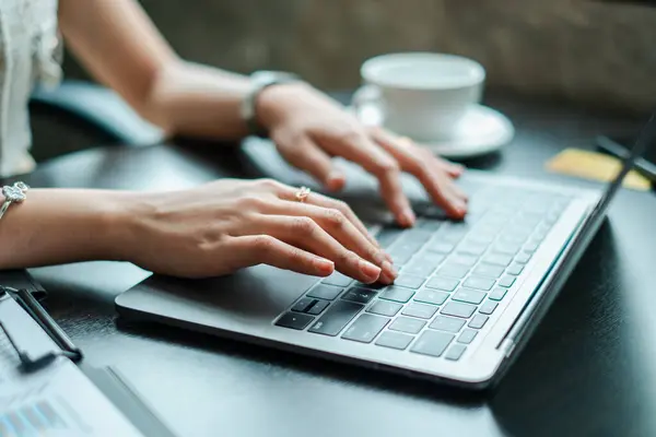 image 15 - How to Tell If an Article Was Written by a Human or AI